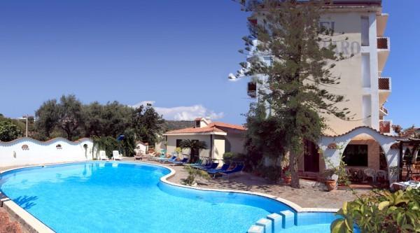 Hotel Punta Faro Capo Vaticano Exterior foto